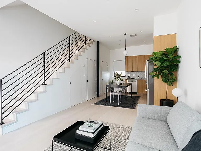 2121 Scott Ave — Photo 6