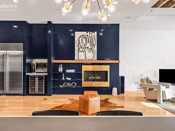 4th image of 28 Laight St #Townhouse