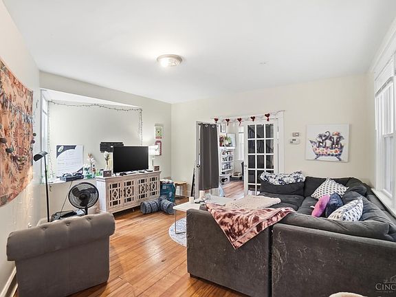 5th image of 439 Warner St