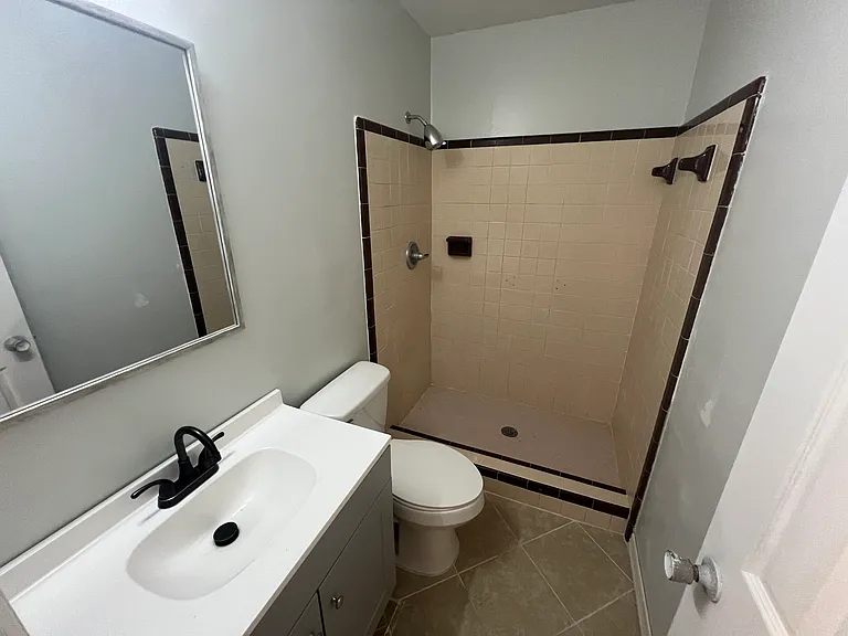 817 W Florence Ave — Photo 11