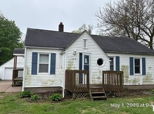 818 9th Ave, Silvis, IL 61282