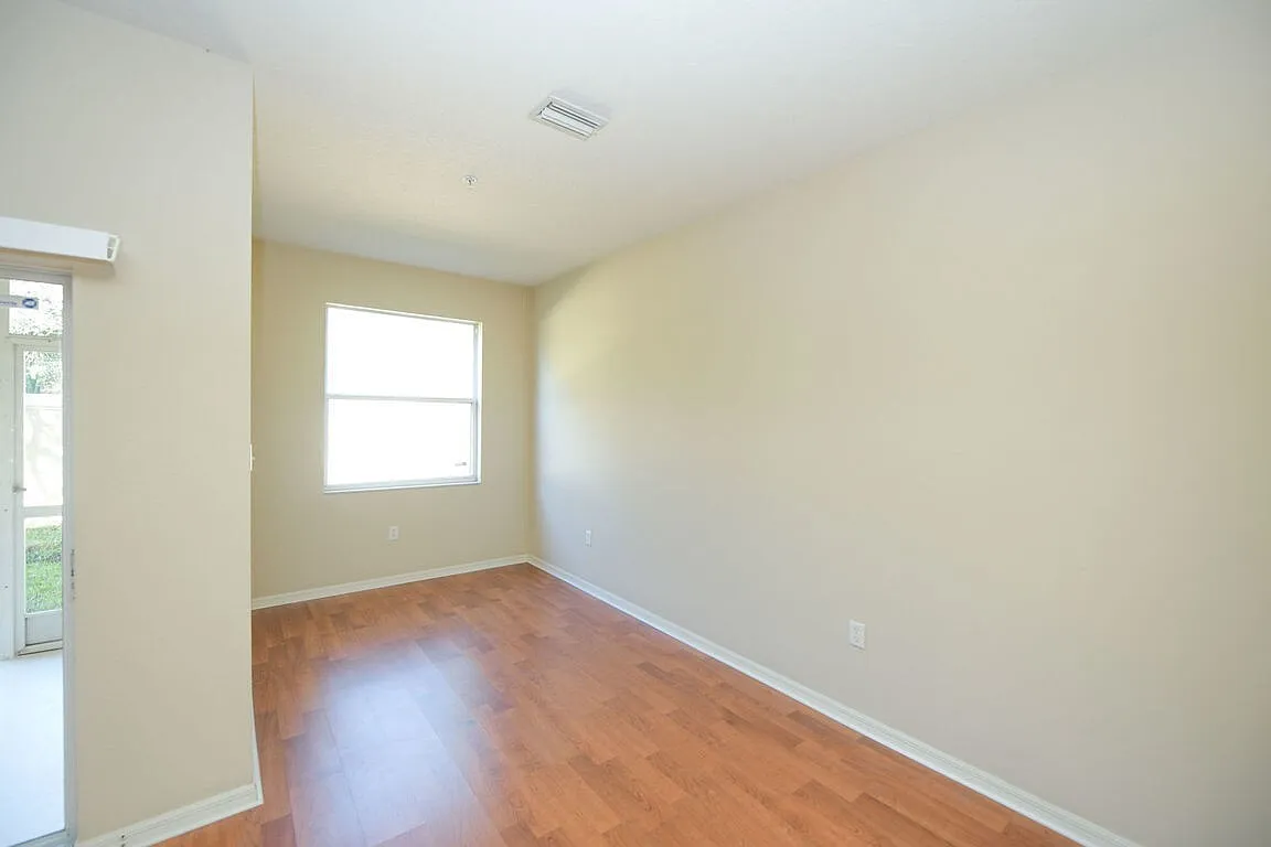3791 Parkridge Cir — Photo 2