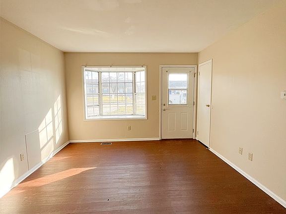 2nd image of 60 S Kensington Ct
