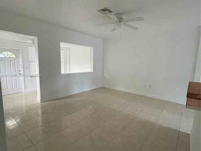 420 SW 25th Ave — Photo 3
