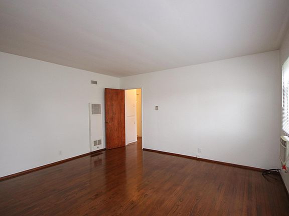 4th image of 12 W Grand Ave APT A