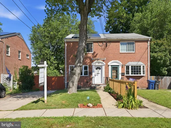 31 Garden Dr, Alexandria, VA 22304