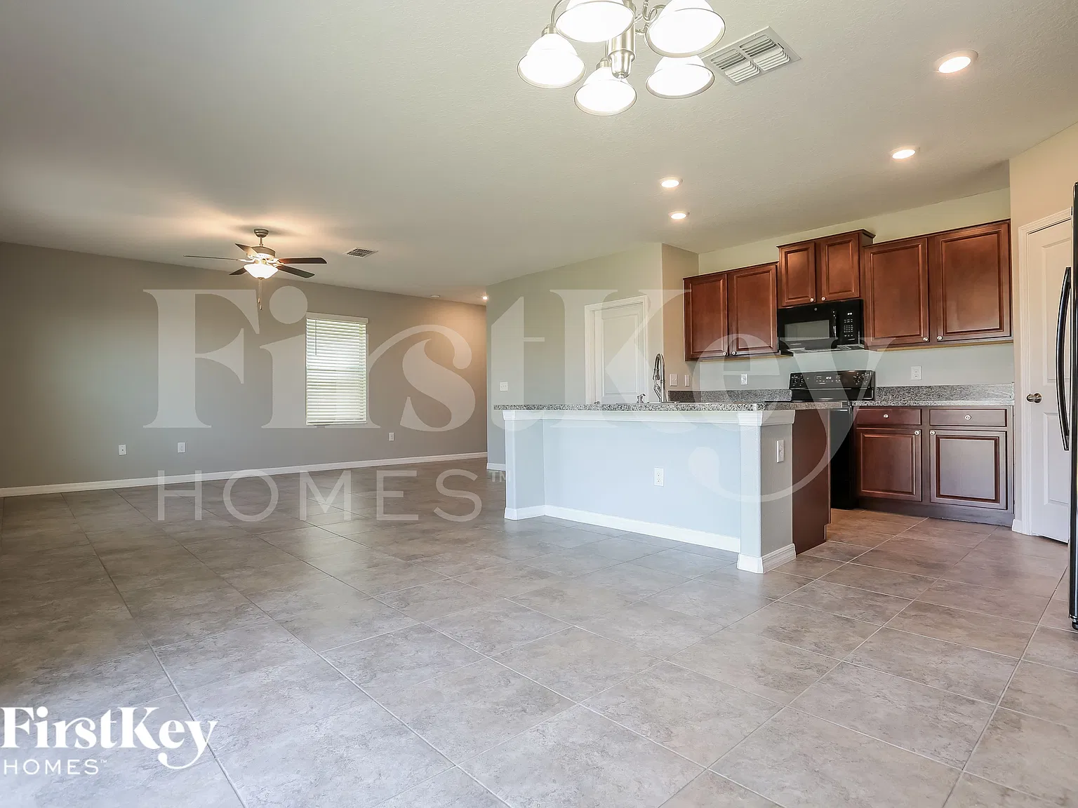 4 bed, 2.5 bath, 1914 sqft, $2,515 — Photo 4