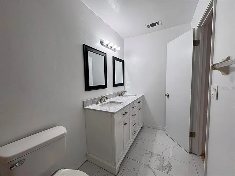 1724 Foxhall Cir #1724 — Photo 11