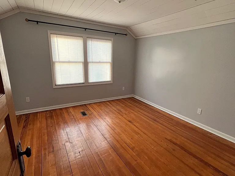 476 W Muskegon Ave — Photo 8