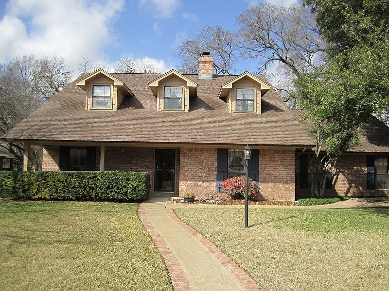 1st image of 110 Oakcreek Dr