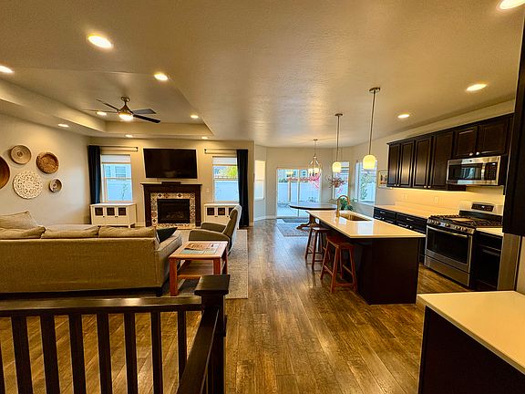 Living room / kitchen