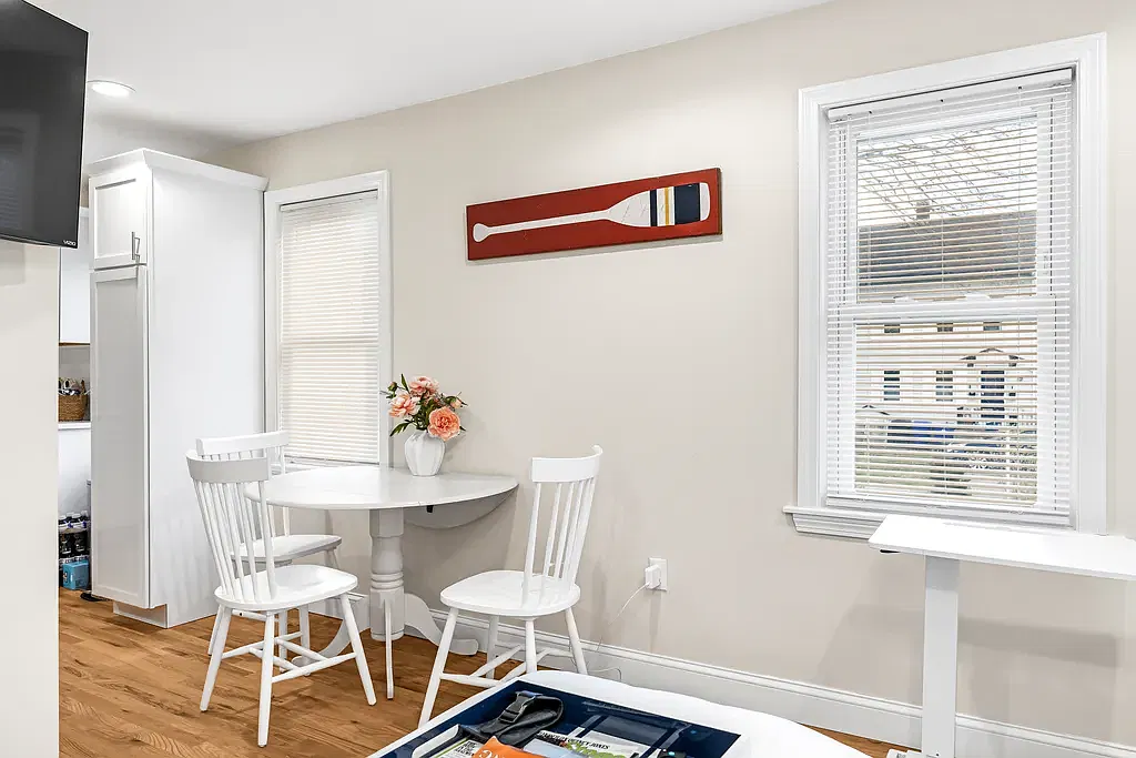 37 Warren Ave — Photo 4