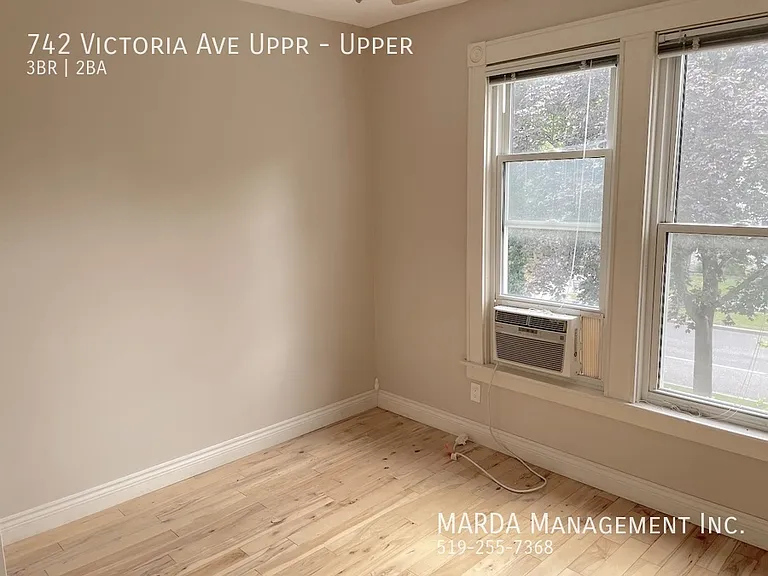 742 Victoria Ave #UPPER — Photo 8