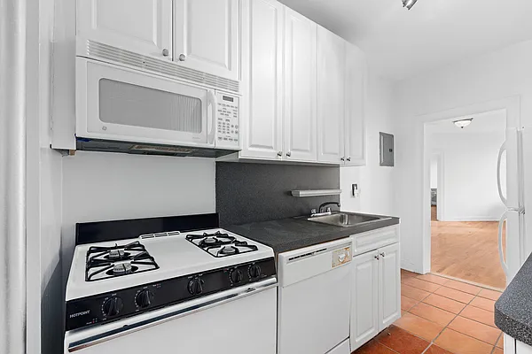 Rented by Keller Williams NYC | media 16