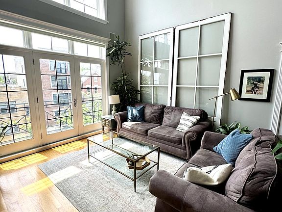 2nd image of 1810 W Armitage Ave #3E