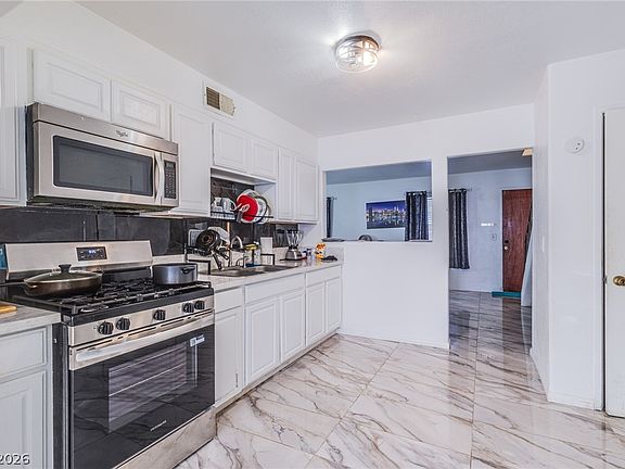 5th image of 3924 Voxna St