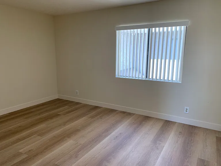 519 Palm Dr #13 — Photo 9
