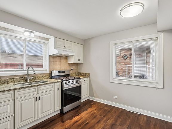 5th image of 9408 Noel Ave