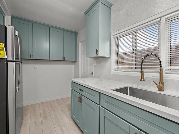 3rd image of 3917 Haines St #3925