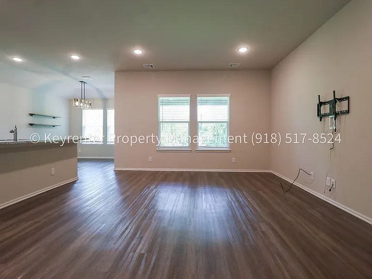 3313 N 23rd West Ave — Photo 20