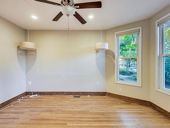 3rd image of 3247 N Hoyne Ave
