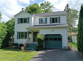 7 Litchfield Rd, Unionville, CT 06085