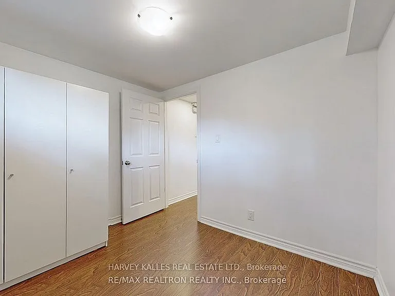 142 Combe Ave #LOWER — Photo 8