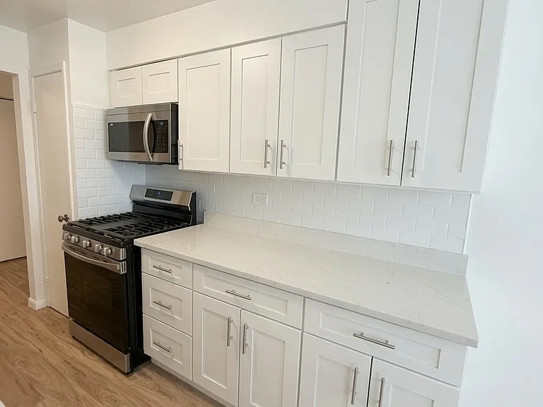5686 N Elston Ave — Photo 2