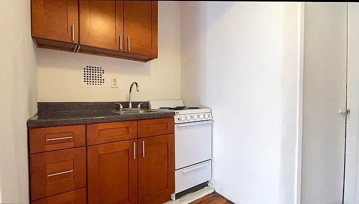 Rented by City Connections Realty | media 10