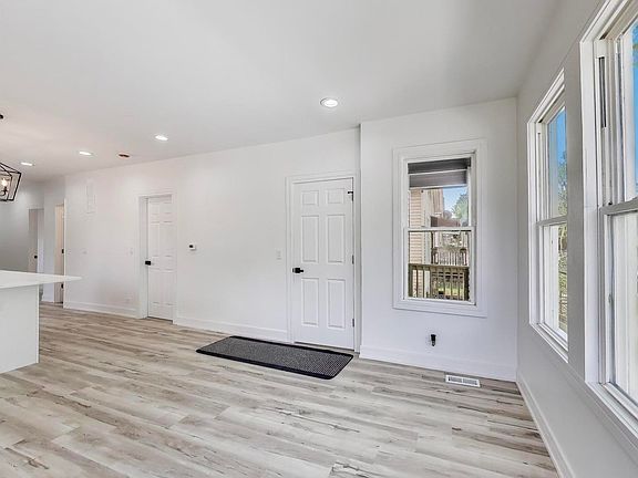 3rd image of 5701 S Hoyne Ave