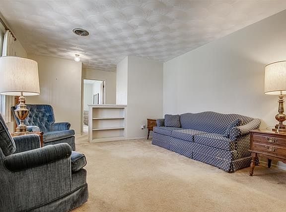 5th image of 920 Poinsettia Dr