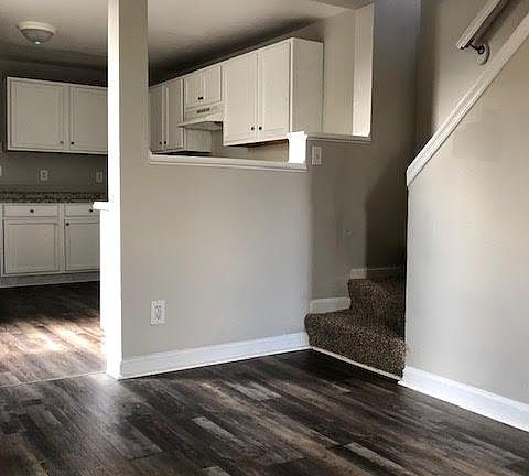 2nd image of 19 Garlinger Ave #19