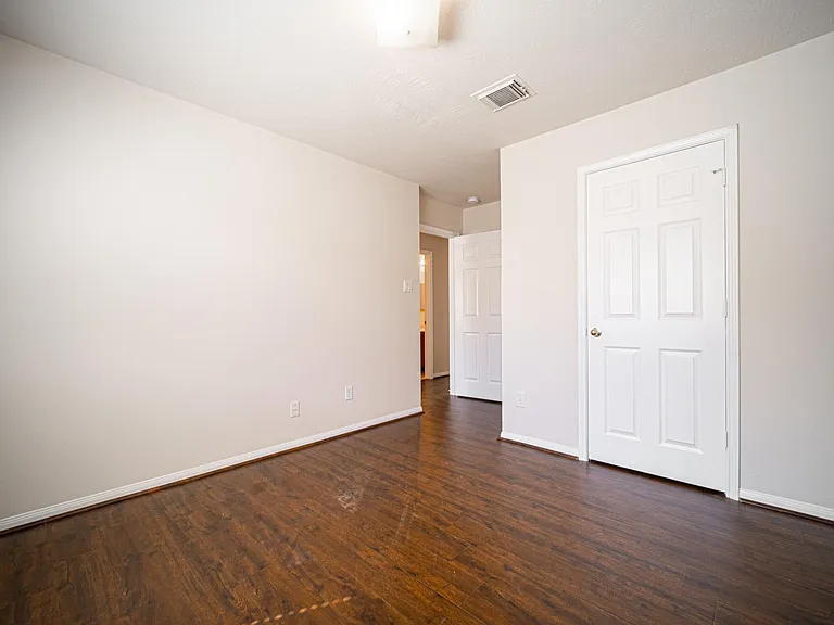 3610 Liberty Square Trl — Photo 16