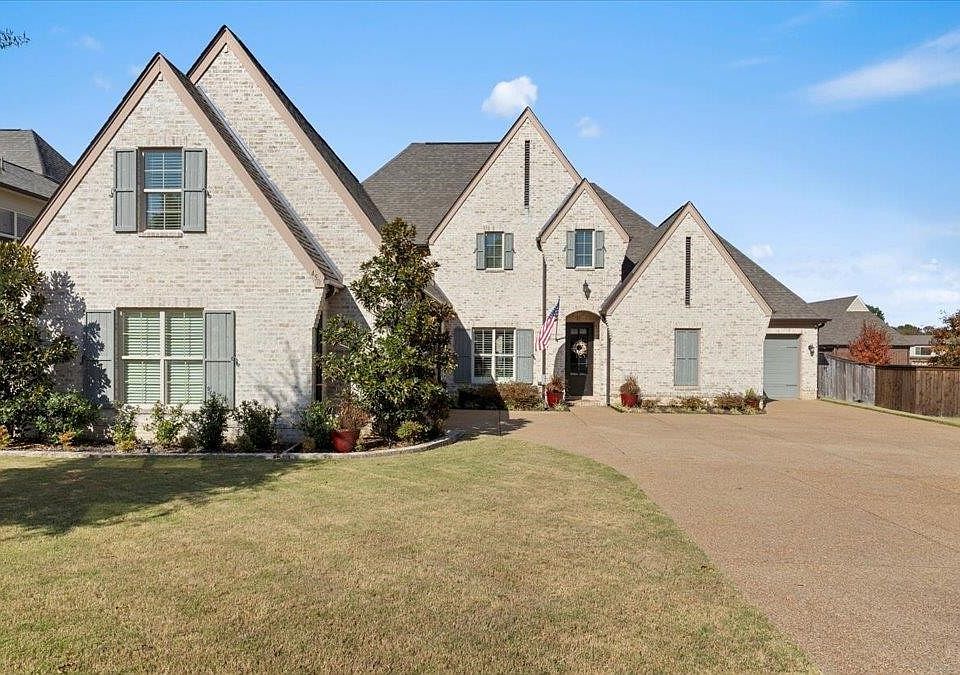 1st image of 450 Saunders Creek Cir