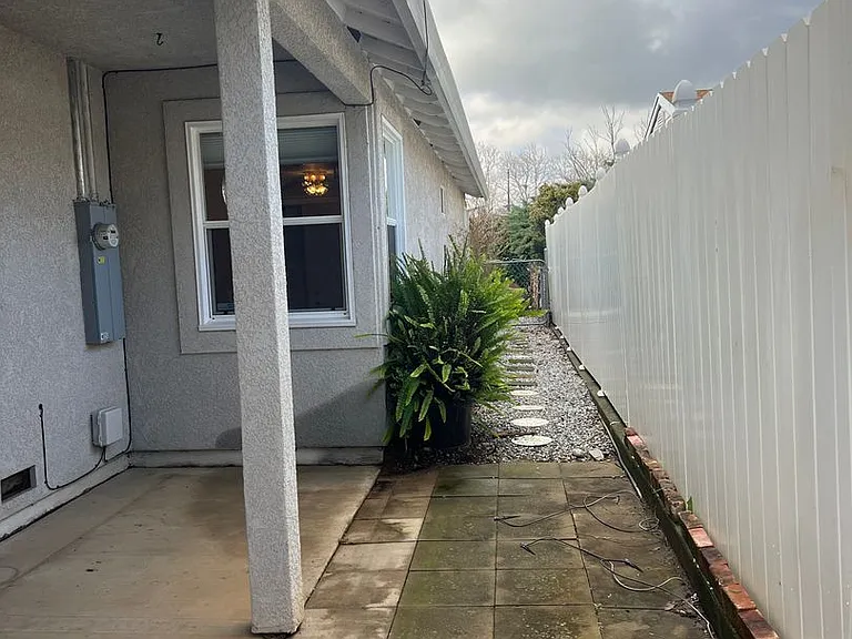 1620 Park Ave — Photo 23