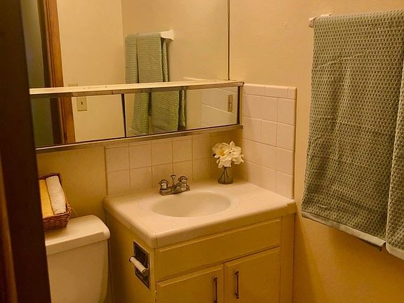 4th image of 2570 N Maryland Ave #7342036