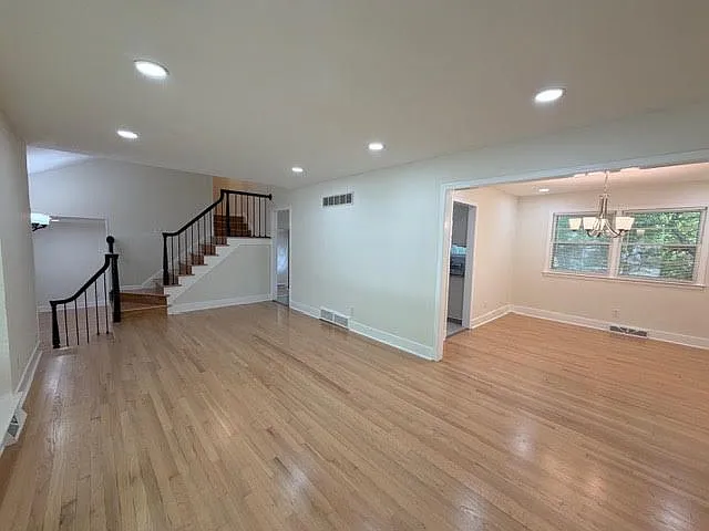 5 bed, 2.5 bath, 2592 sqft, $2,495 — Photo 2