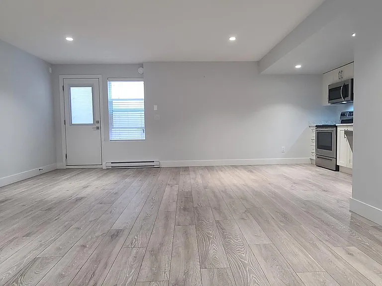 2060 165b St — Photo 3