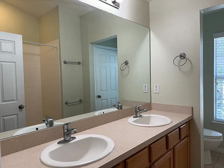 Primary Bath w. dual sinks