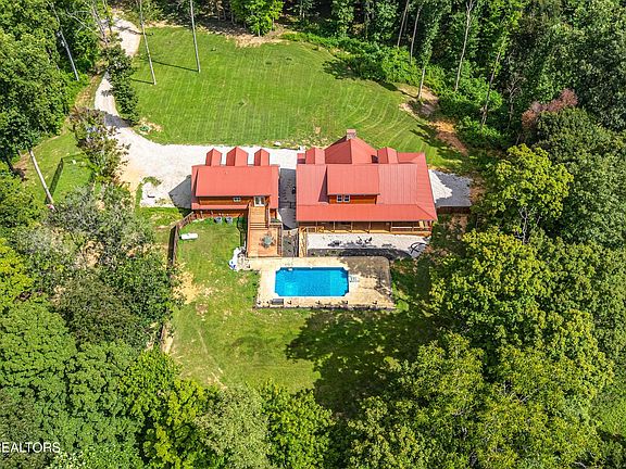 5th image of 8521 Parker Dr