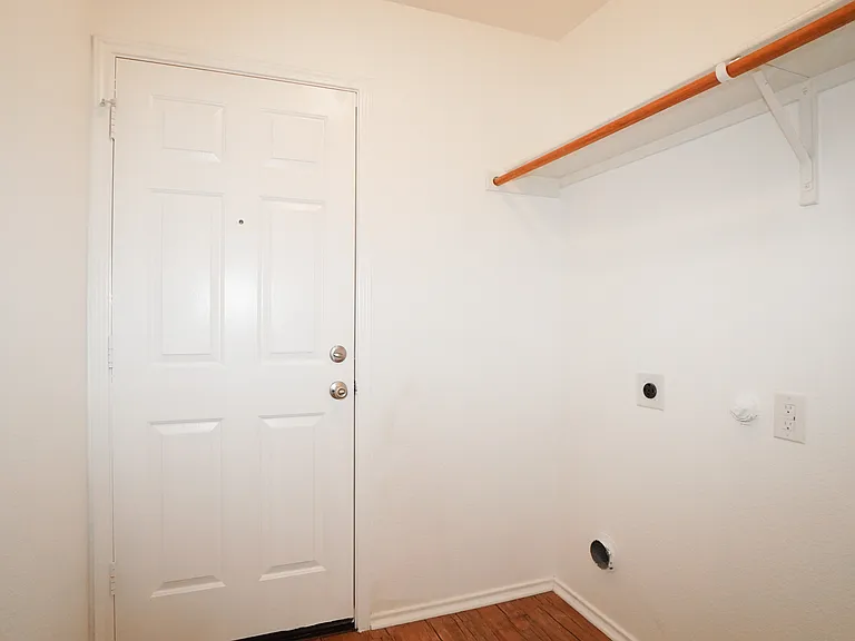 309 Stanford Dr — Photo 8