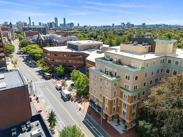 1008 Massachusetts Ave — Photo 3
