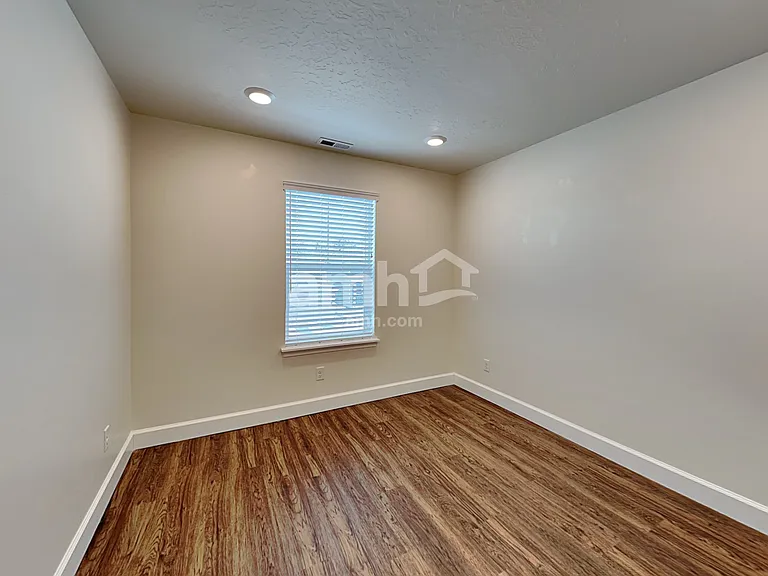 3028 E North Village Dr — Photo 12
