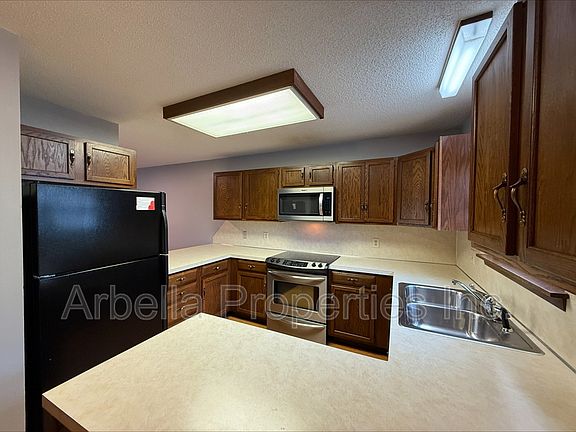 3rd image of 507 Manor Dr