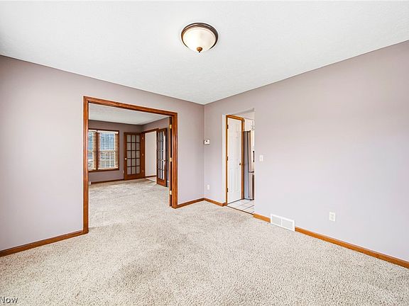 5th image of 32068 Dorchester Dr