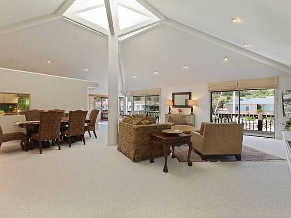 LR/DR, sitting area.