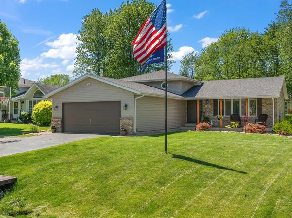 3544 Oakcrest Pl, Crown Point, IN 46307