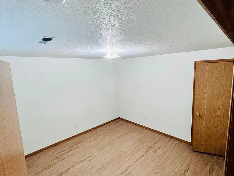17210 NE 27th Way — Photo 8