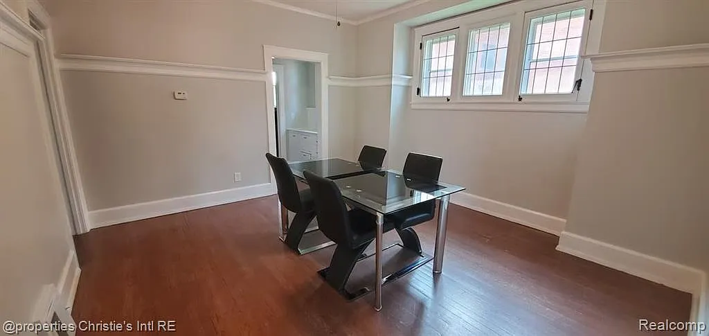 3 bed, 1.0 bath, 1500 sqft, $2,200 — Photo 4