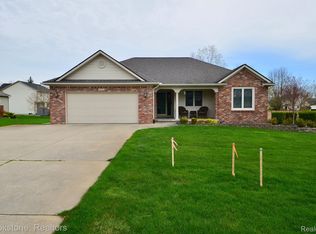 12425 Torrey Rd, Fenton, MI 48430